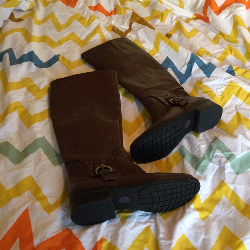 Me Too leather brown boots size 7.